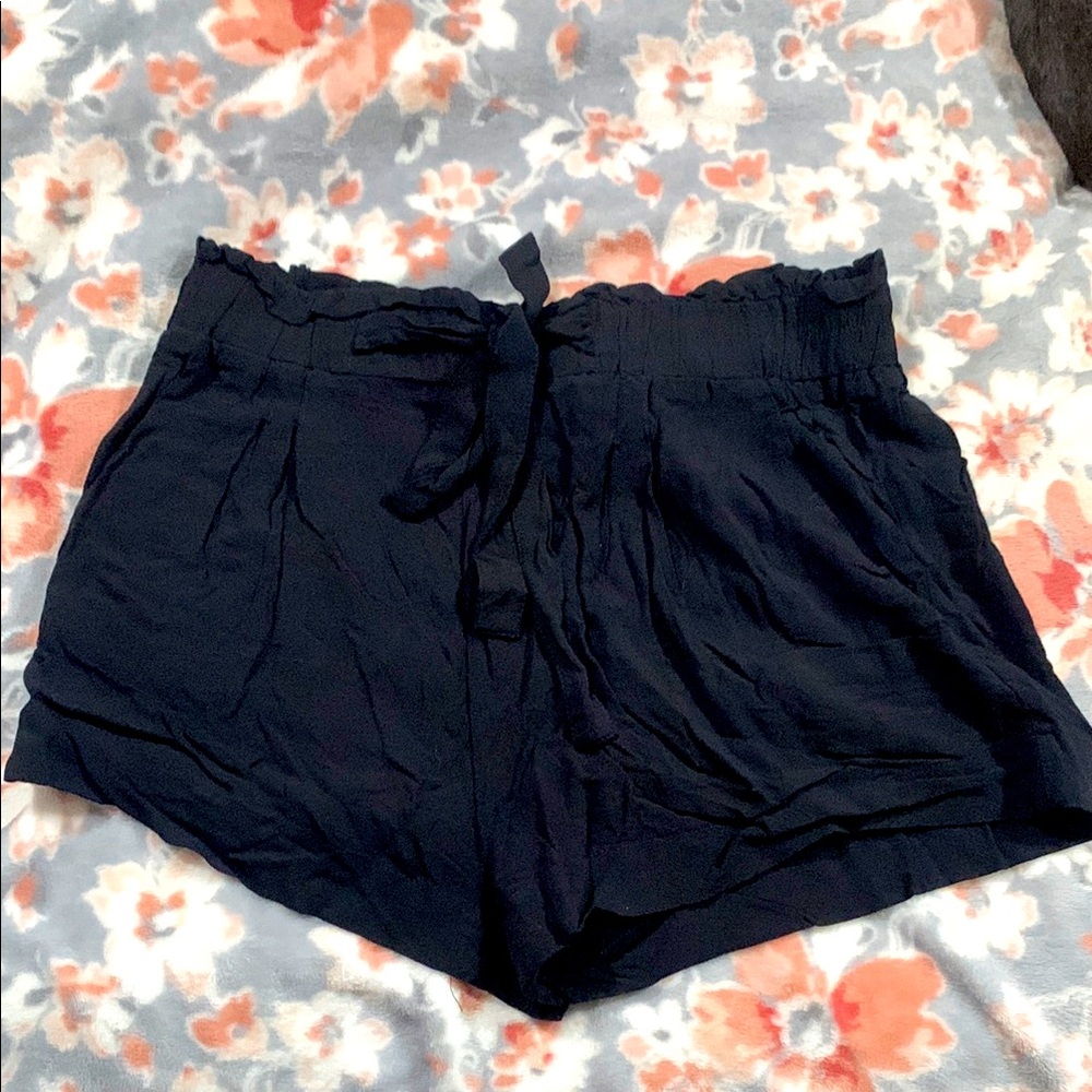 Lot: Women's medium shorts